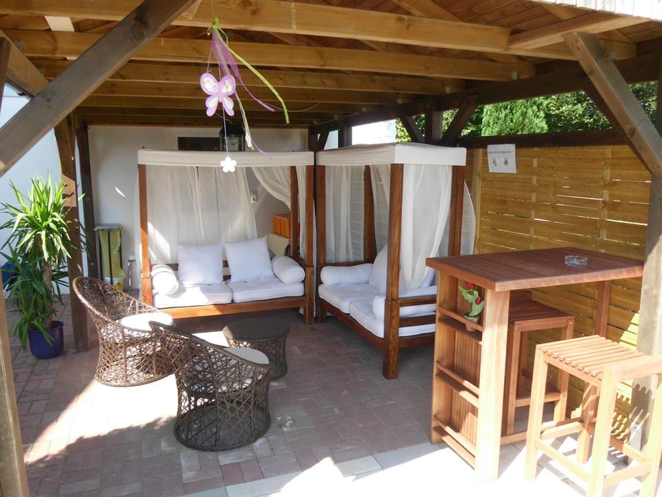 Garden, Lounge or bar