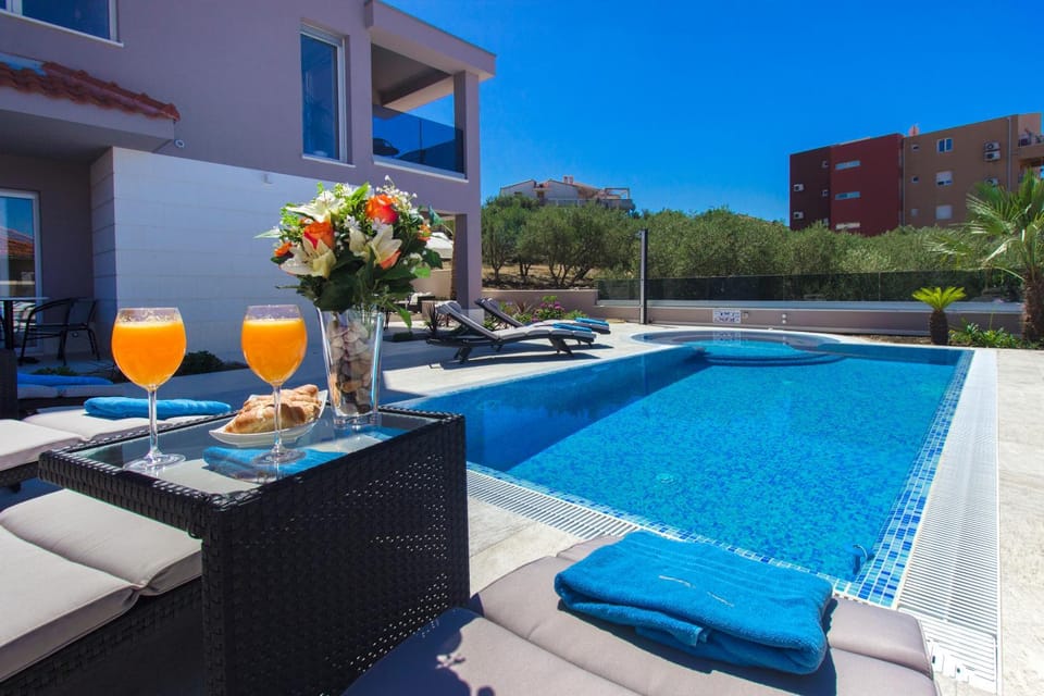 Villa Bareta 2 Apartment in Okrug Gornji