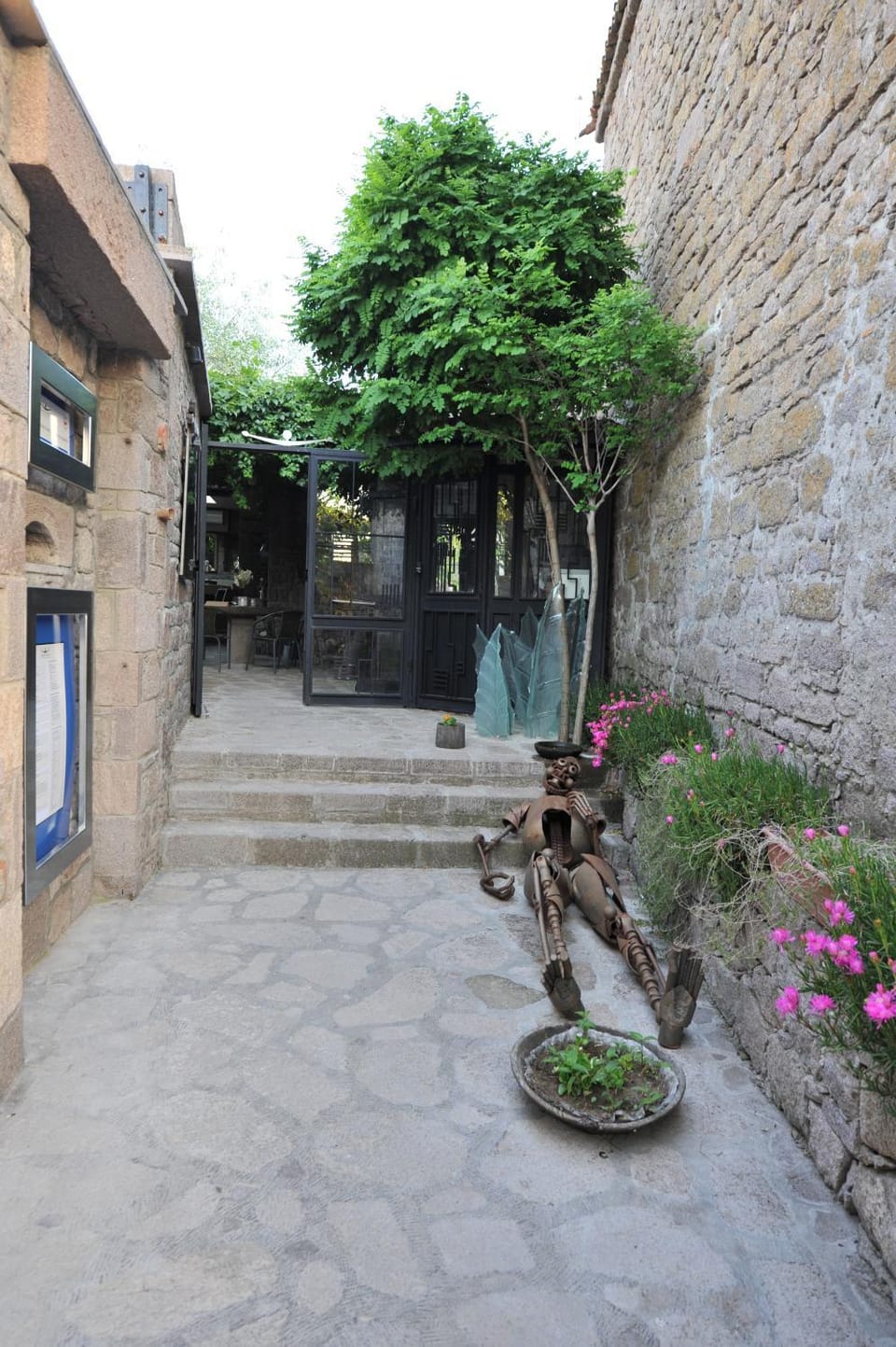 Facade/entrance