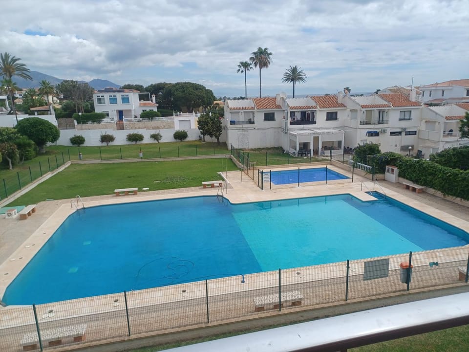 Pool view, Swimming pool, sunbed