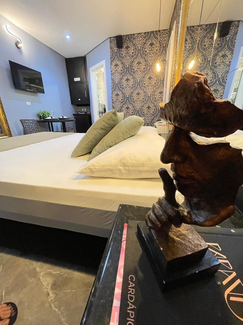 Bed, Bathroom, TV and multimedia, Photo of the whole room, Bedroom