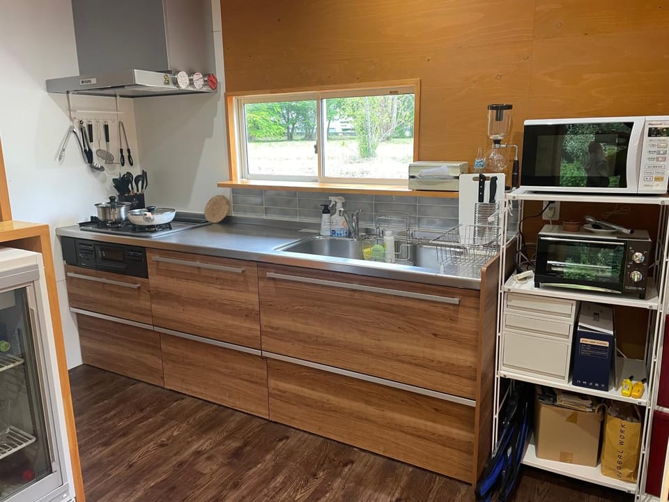 Kitchen or kitchenette, minibar, kitchen