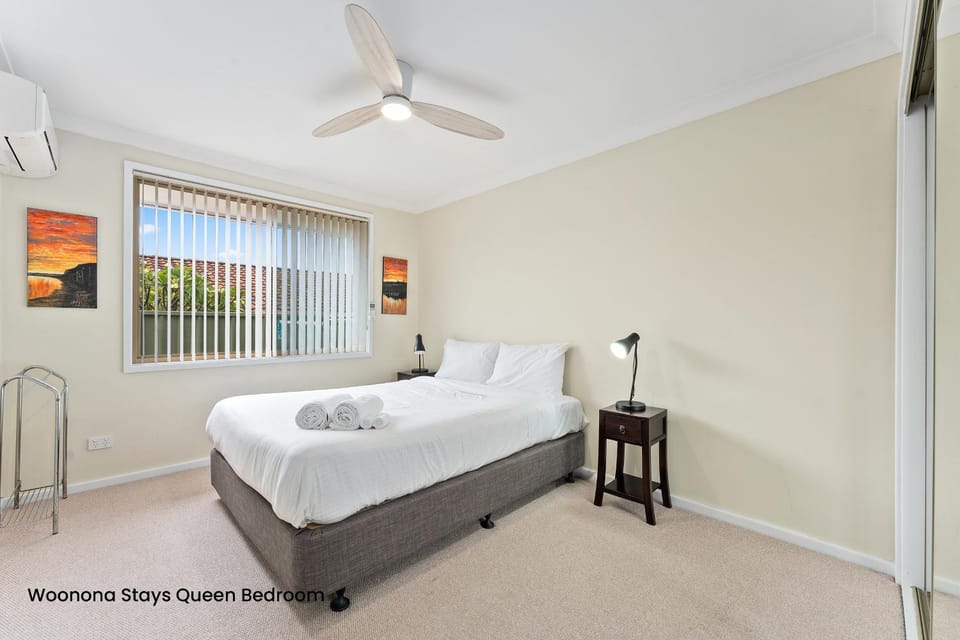 Bedroom, towels