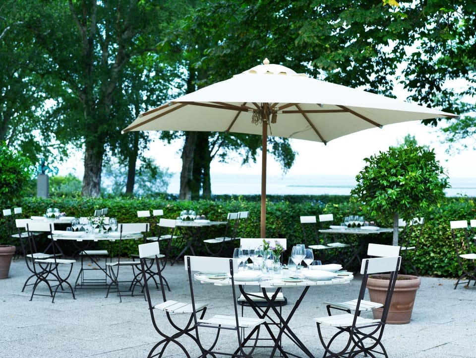 Day, Natural landscape, Balcony/Terrace, Seating area, Dining area, Garden view