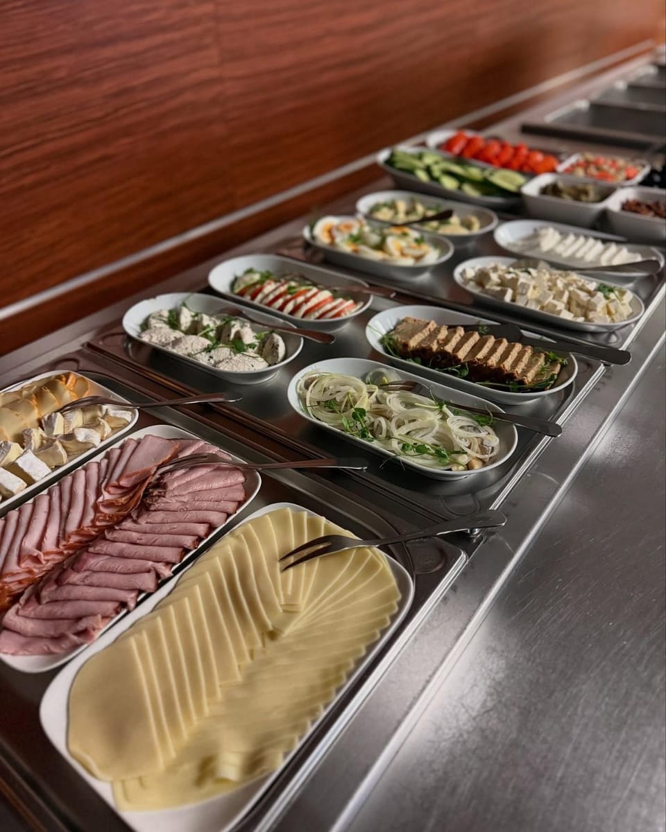 Breakfast, Buffet breakfast