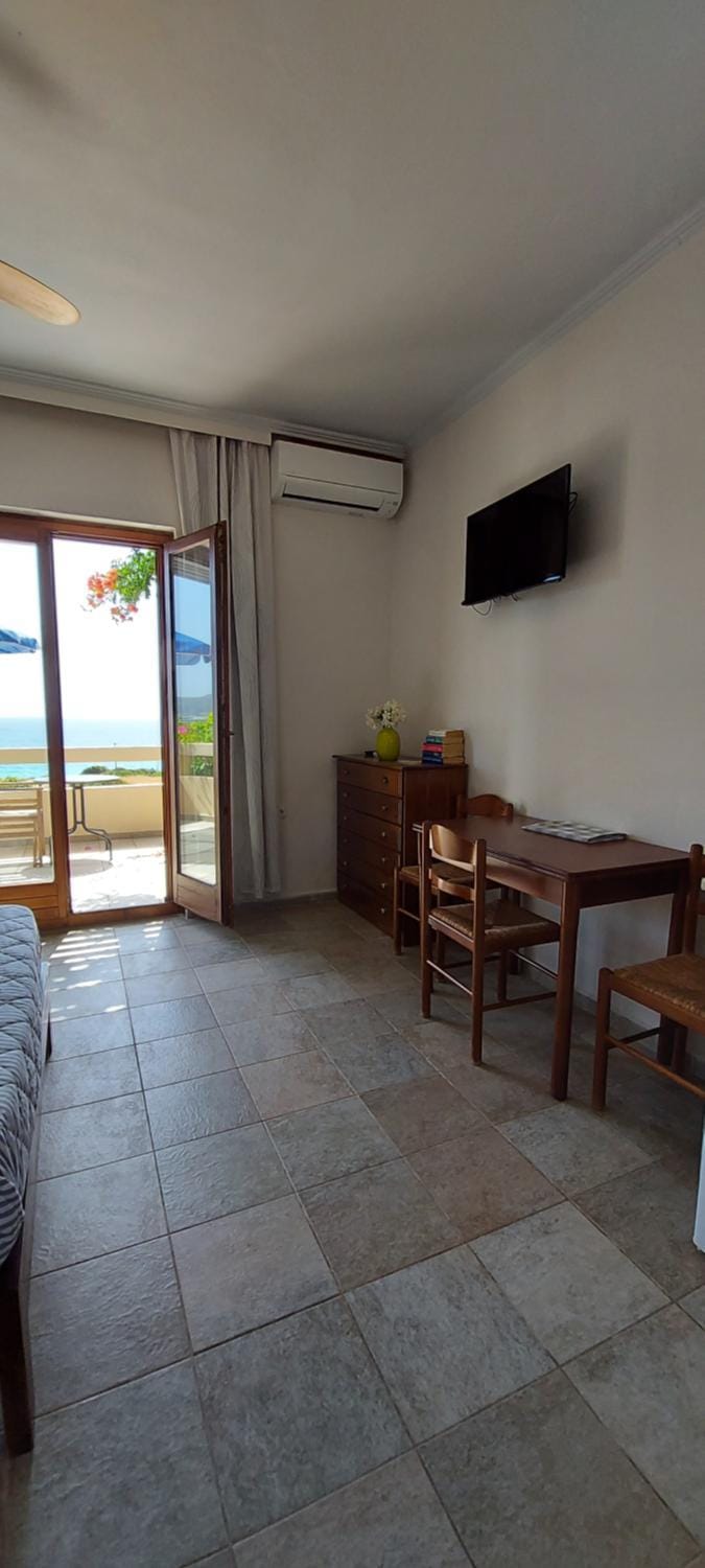 TV and multimedia, Dining area, air conditioner
