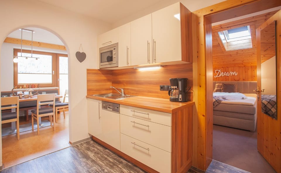 Kitchen or kitchenette, Communal kitchen