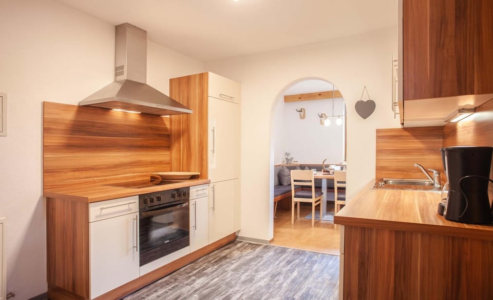 Kitchen or kitchenette, Dining area, Communal kitchen