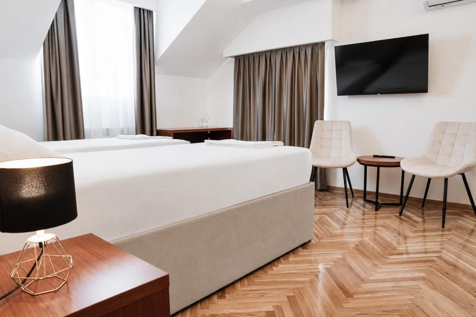 Bed, TV and multimedia, Photo of the whole room, Seating area