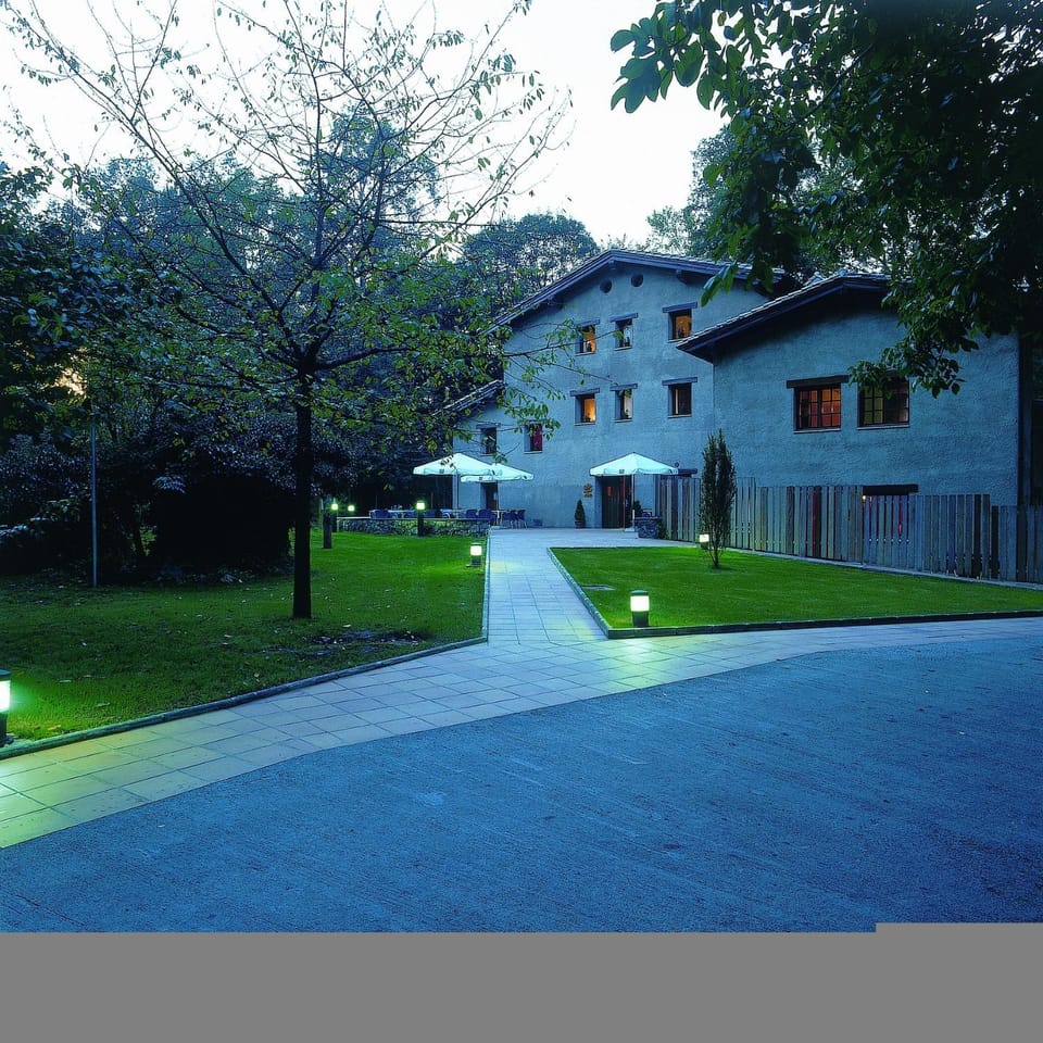 Facade/entrance, Night, Area and facilities