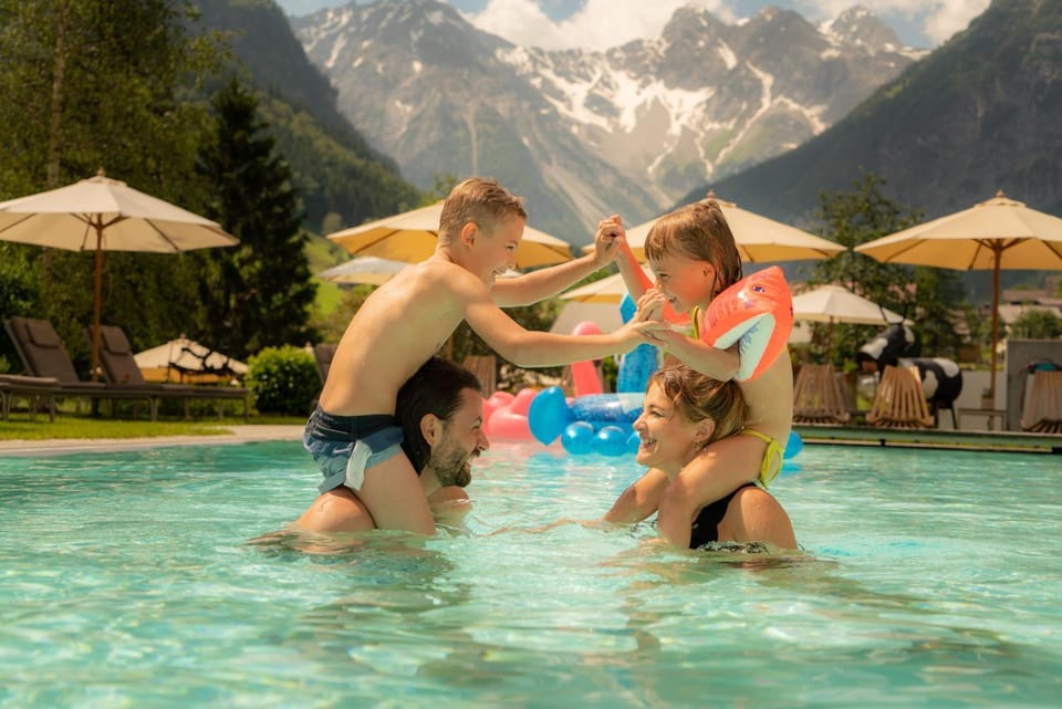 Swimming pool, children, Family
