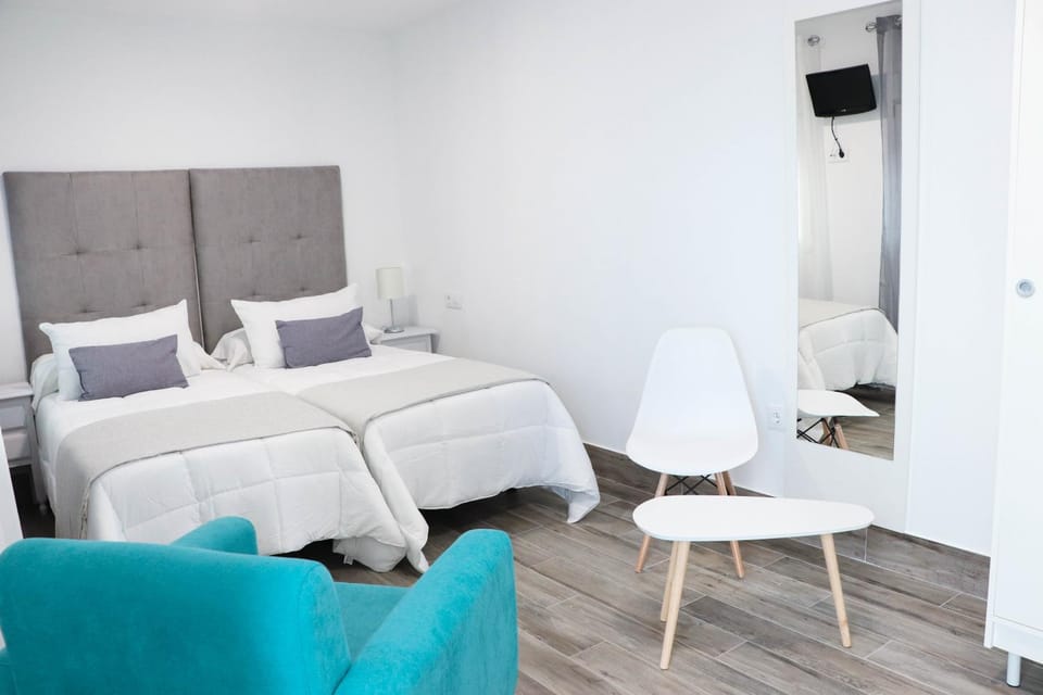 Photo of the whole room, Bedroom