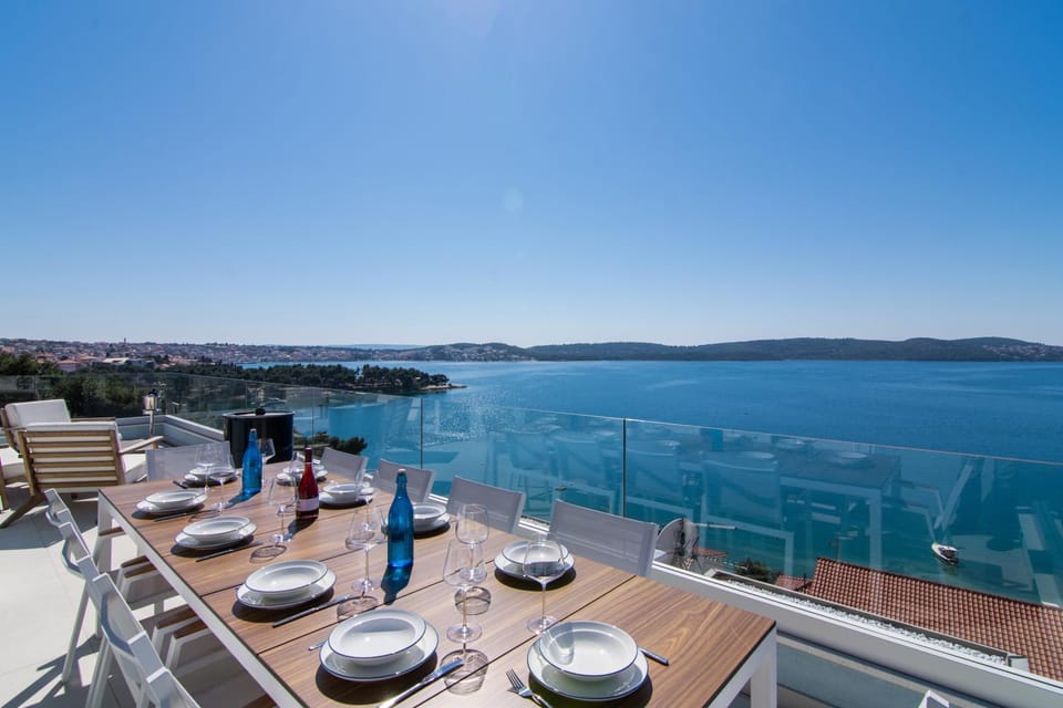 Seafront Luxury Apartments Fun Apartment in Trogir