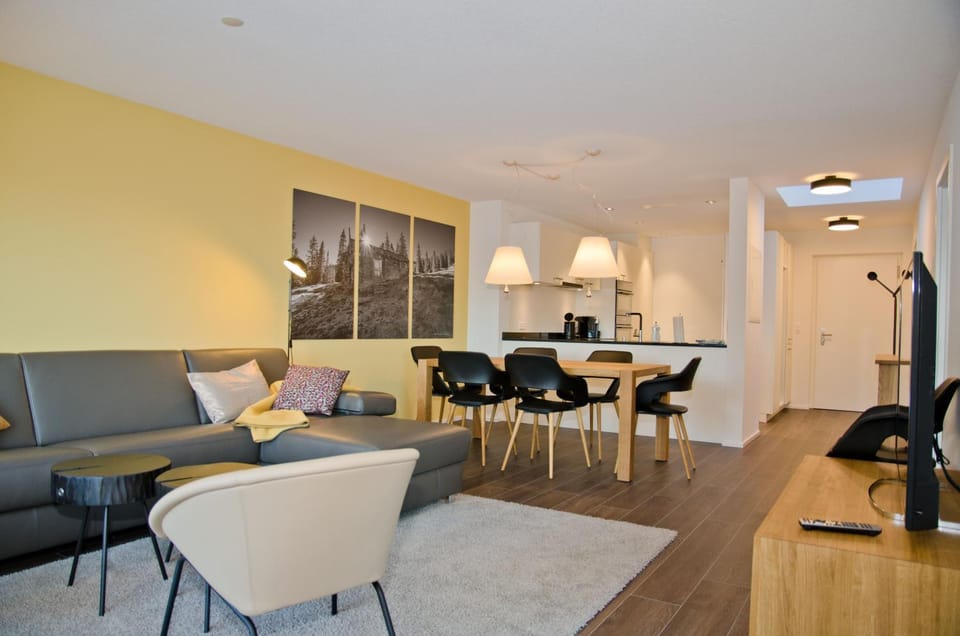 Kitchen or kitchenette, Living room, Dining area