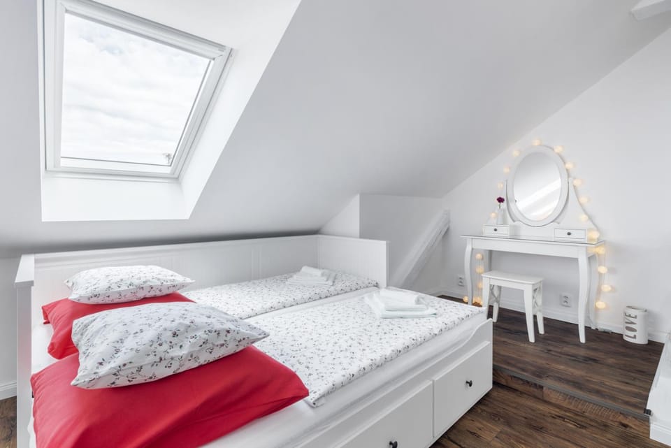 Bed, Photo of the whole room
