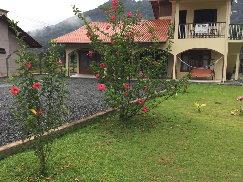 Property building, Patio, Staff, Facade/entrance, Children play ground, Garden, Garden, Balcony/Terrace, Garden view, Area and facilities, Parking