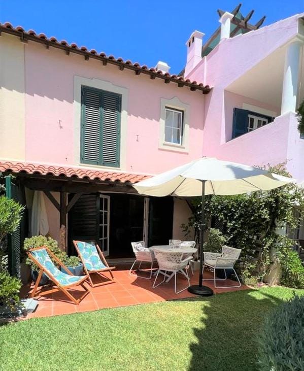 Patio, hair dresser, sunbed