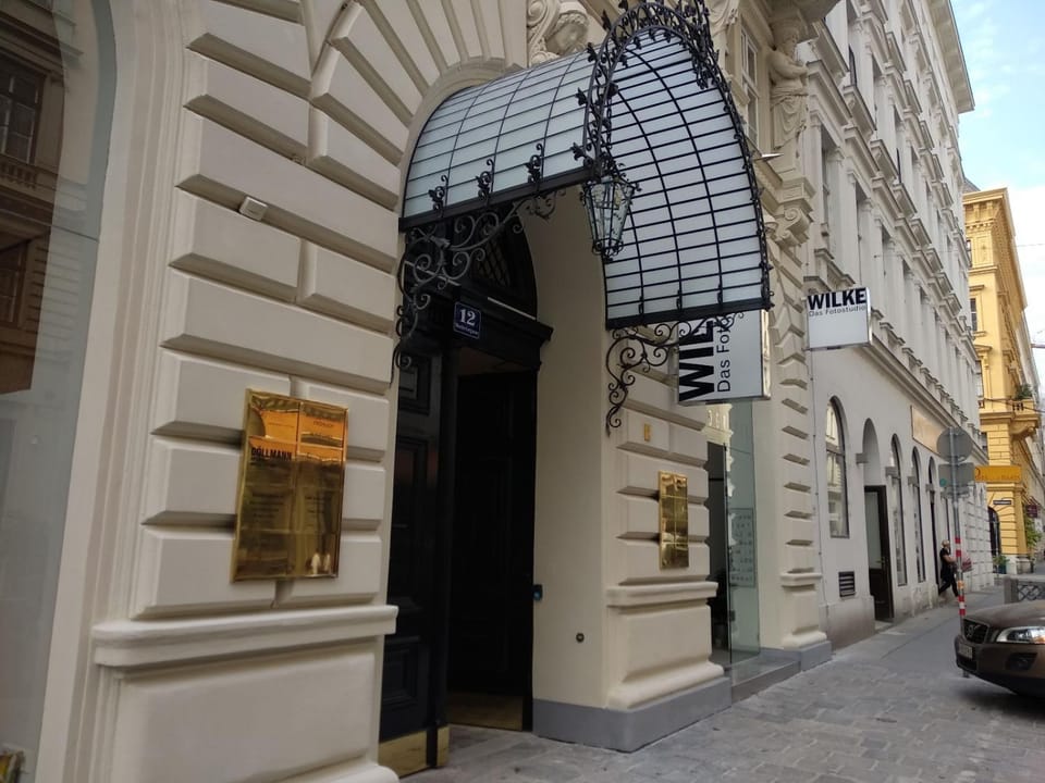 Facade/entrance