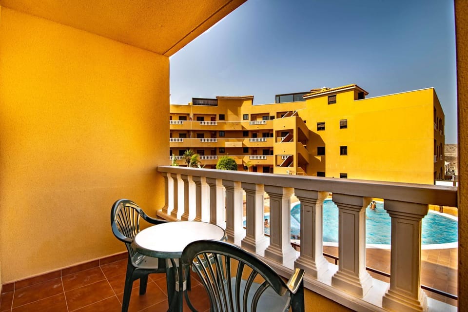 Balcony/Terrace, Swimming pool