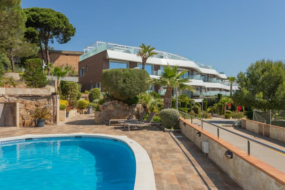 Property building, Swimming pool