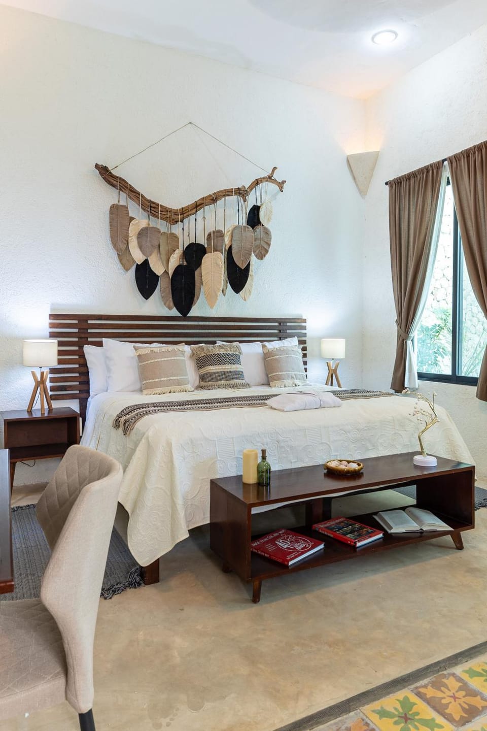 Photo of the whole room, Bedroom