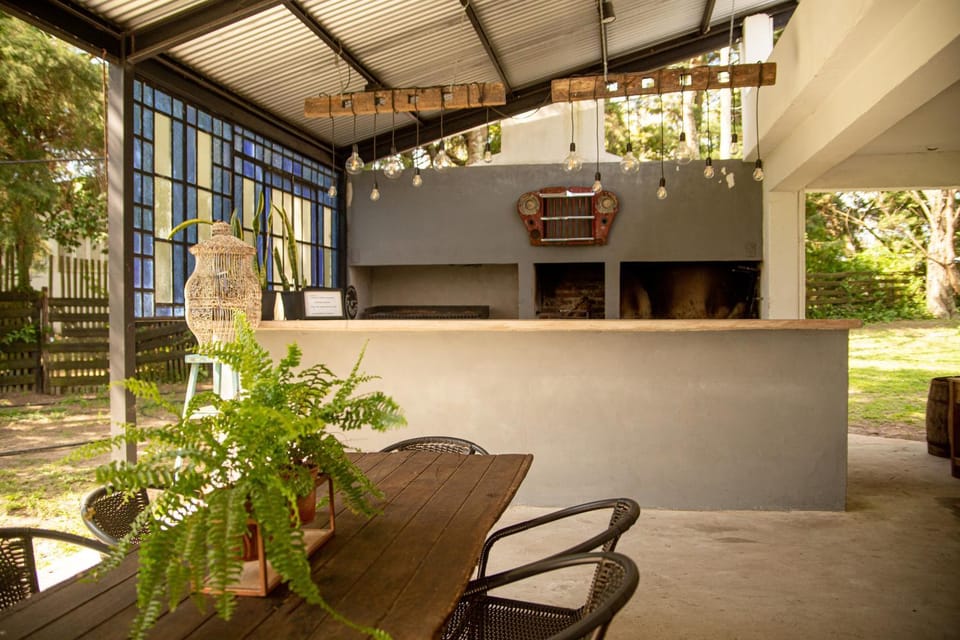 BBQ facilities, Living room, Dining area, Communal kitchen, Garden view, River view