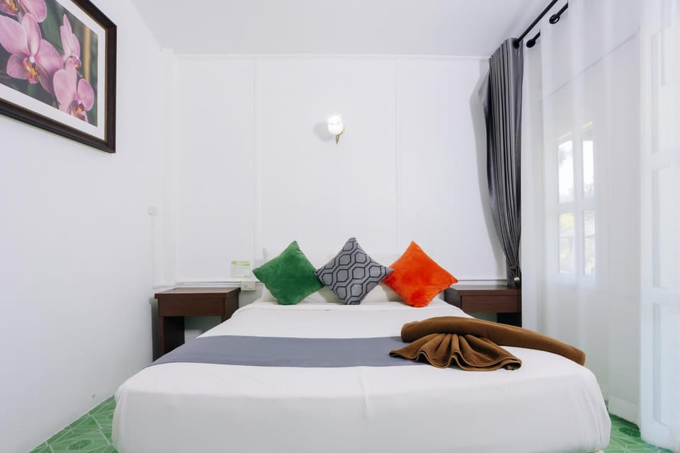 Property building, Bed, Bedroom