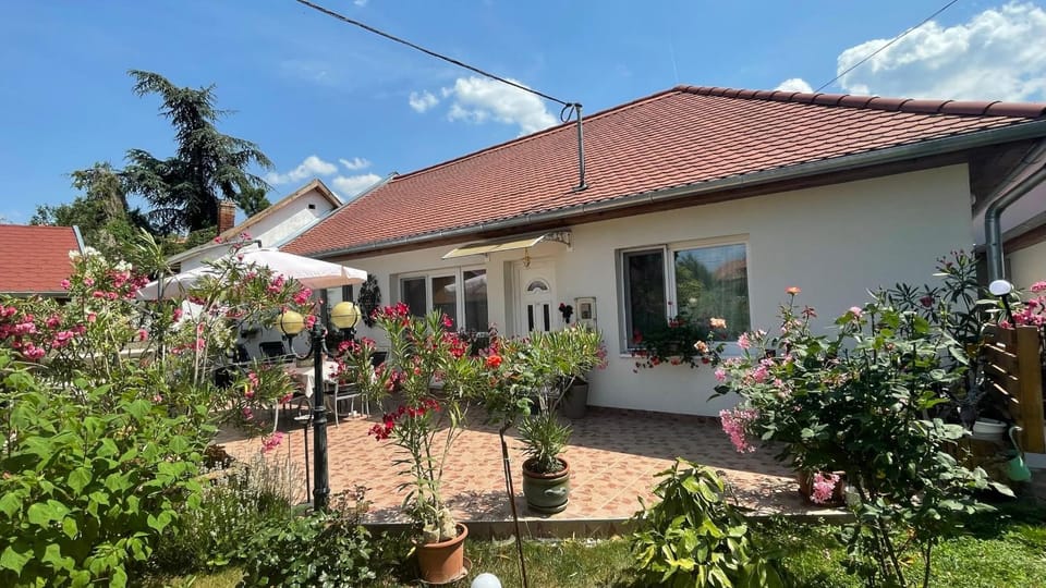 Property building, Facade/entrance, Garden
