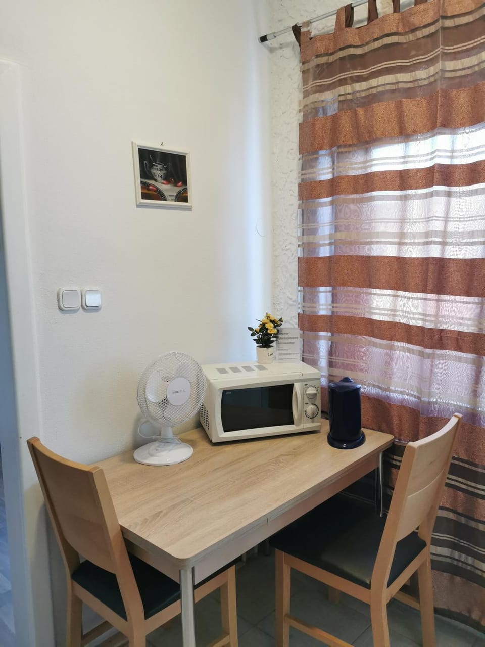 Coffee/tea facilities, Dining area