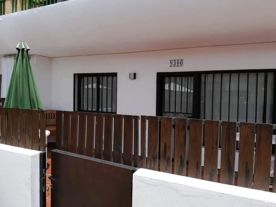 Facade/entrance, View (from property/room), Balcony/Terrace