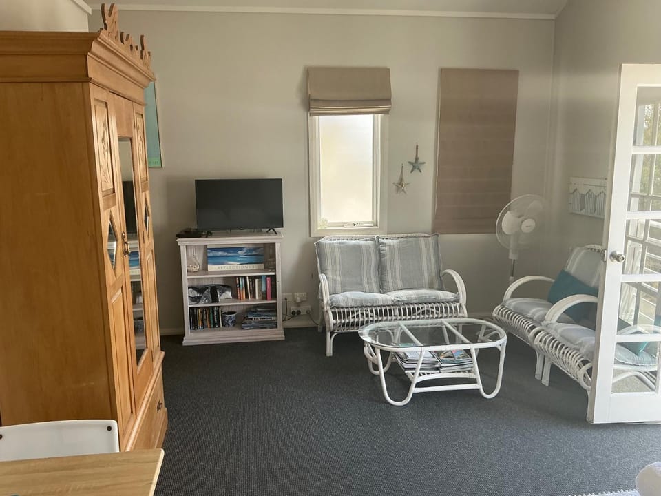 Fremantle Local Beach Studio Apartment in Perth