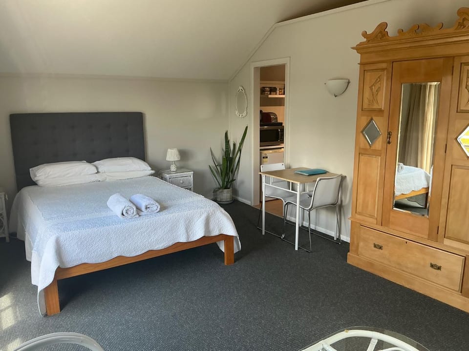 Fremantle Local Beach Studio Apartment in Perth