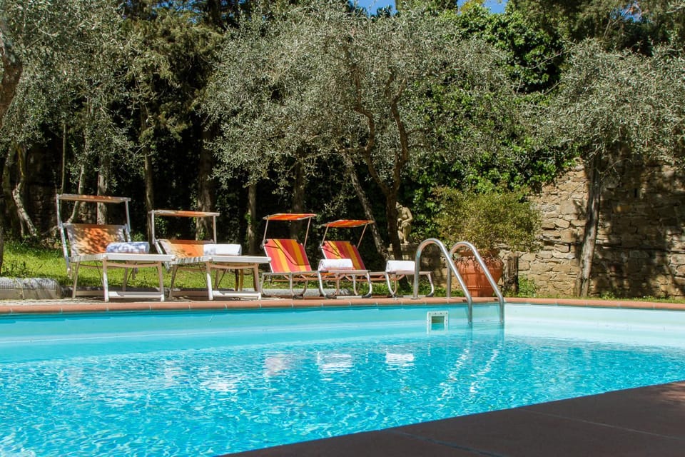 Villa in Private Estate,shared Pool,parking,3km to Ponte Vecchio Villa in Florence