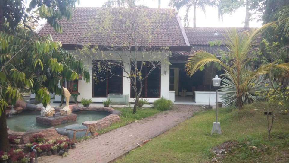 Facade/entrance, Neighbourhood, On site, Garden view, Lake view, Pool view, Pool view