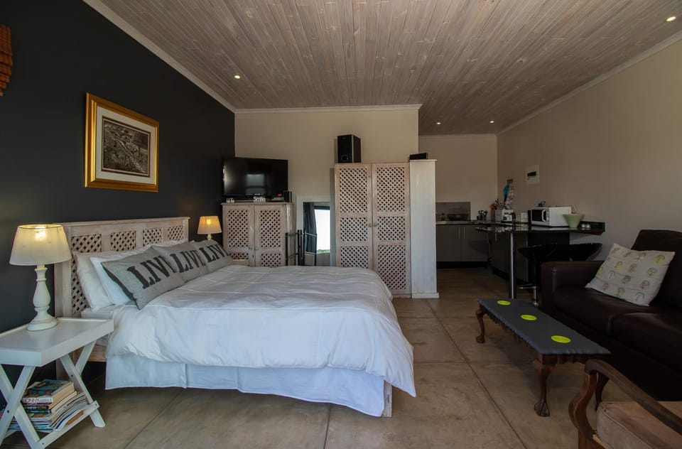 Living room, Photo of the whole room, Decorative detail, Bedroom