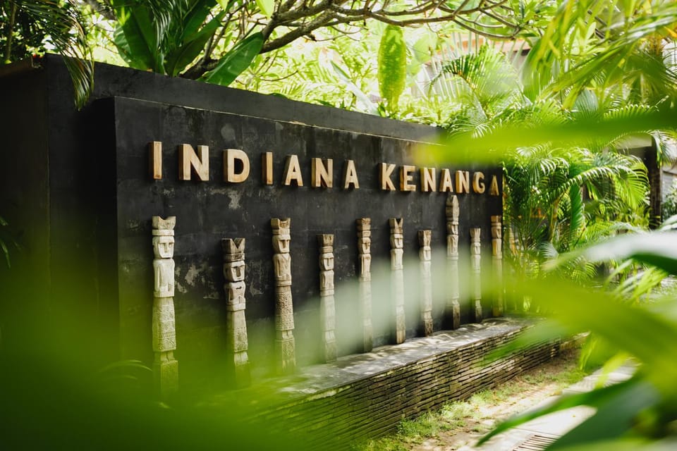 Lobby or reception, Logo/Certificate/Sign