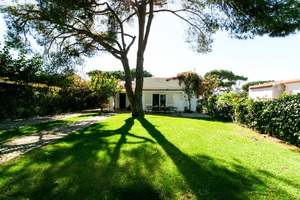 FLH Villa Orquídea Vilamoura with Pool House in Quarteira