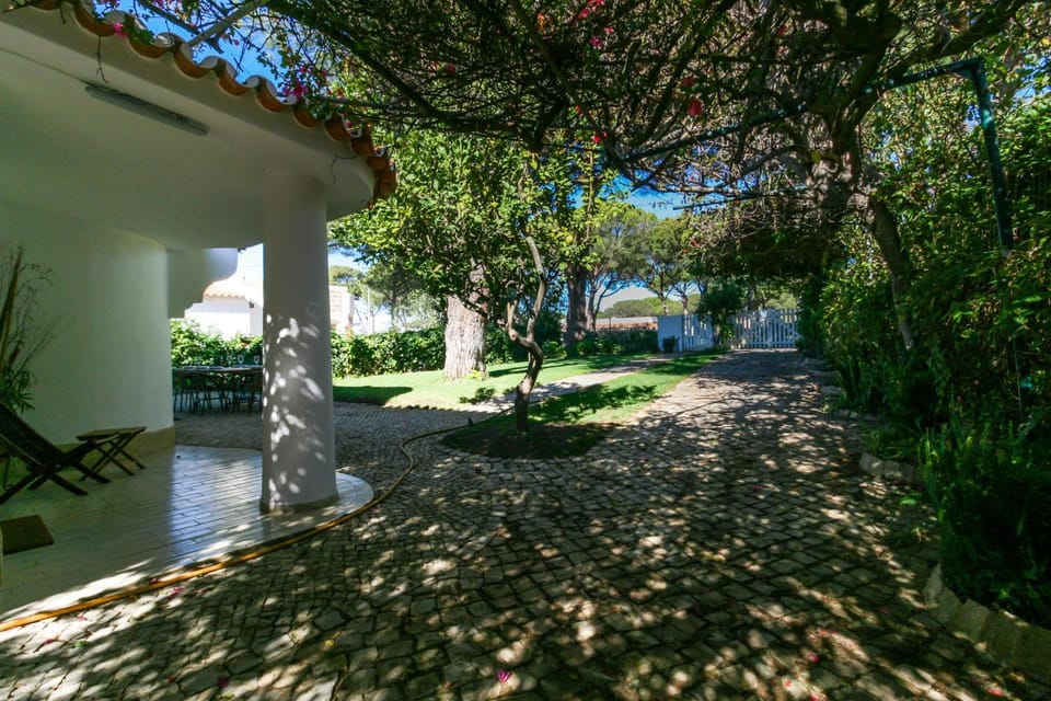 FLH Villa Orquídea Vilamoura with Pool House in Quarteira