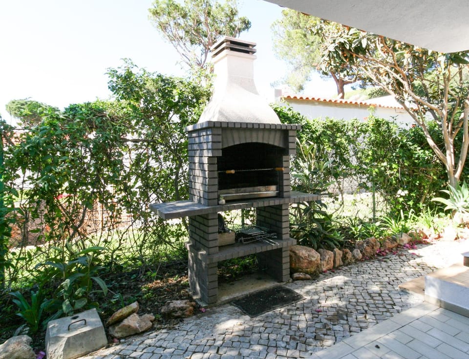 FLH Villa Orquídea Vilamoura with Pool House in Quarteira