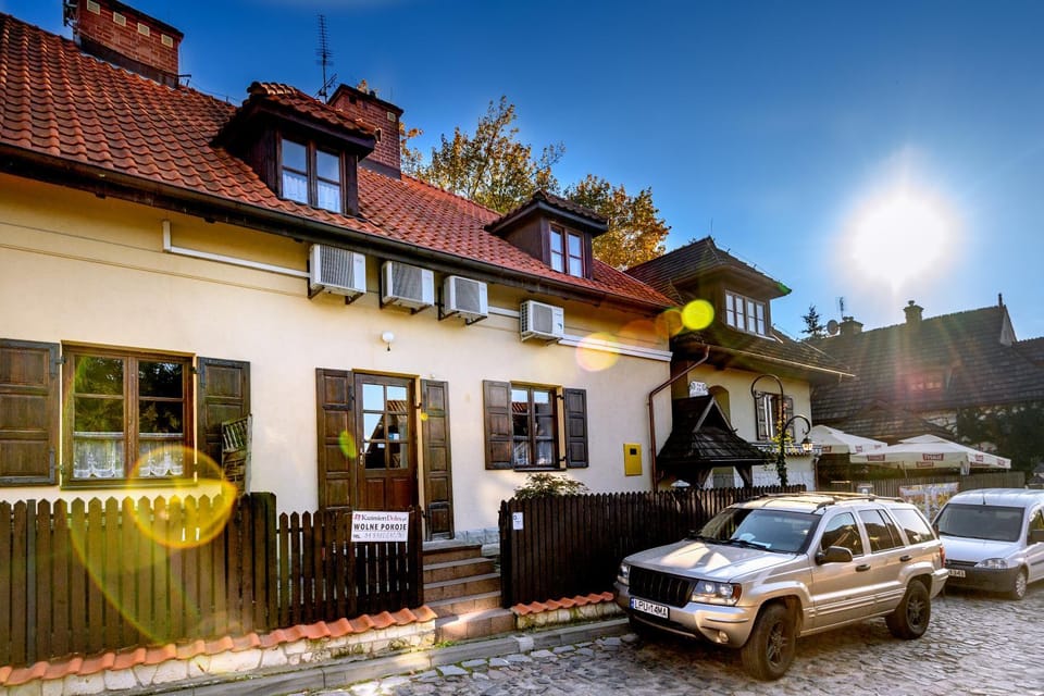 Property building, Restaurant/places to eat, Day