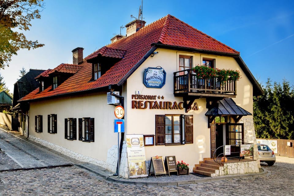 Property building, Restaurant/places to eat, Day, Street view