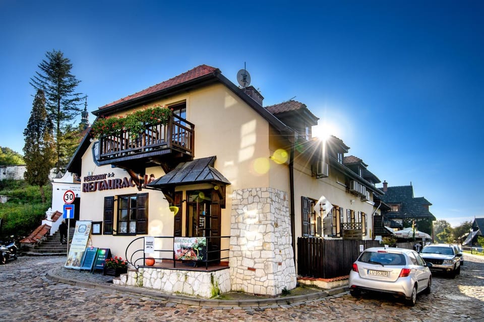 Property building, Restaurant/places to eat, Day, Neighbourhood, Street view