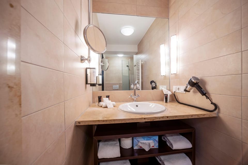 Shower, Bathroom, heating, towels