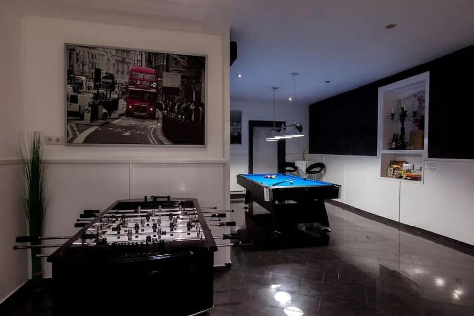Communal lounge/ TV room, Billiard, Game Room