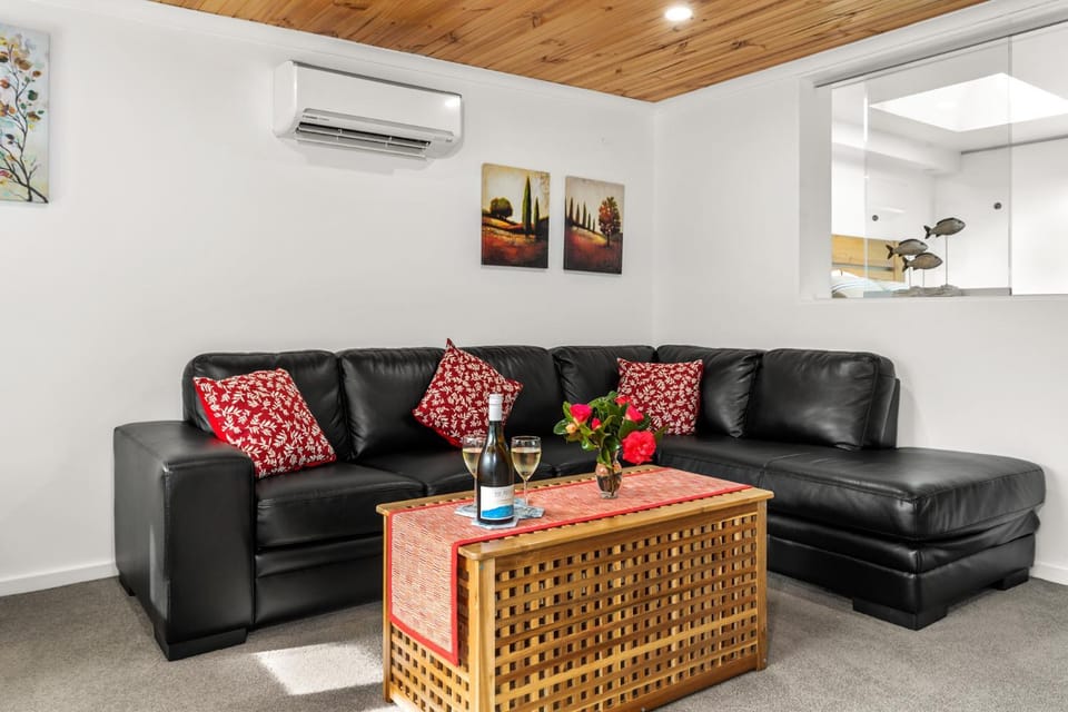 Karoola Cottage Self Contained Villa in Tasmania