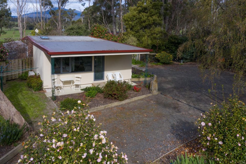 Karoola Cottage Self Contained Villa in Tasmania
