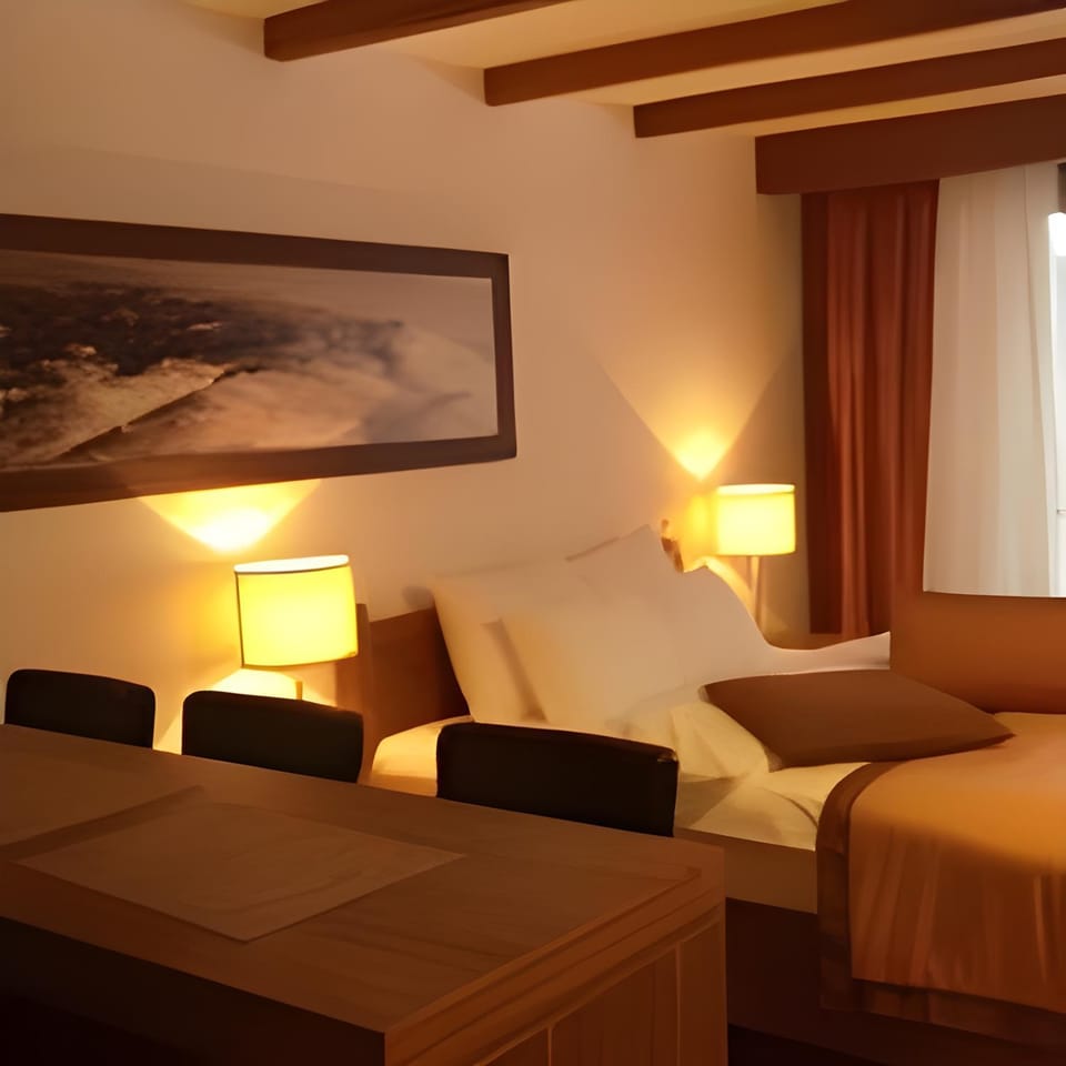 Bed, Photo of the whole room, Seating area, Bedroom