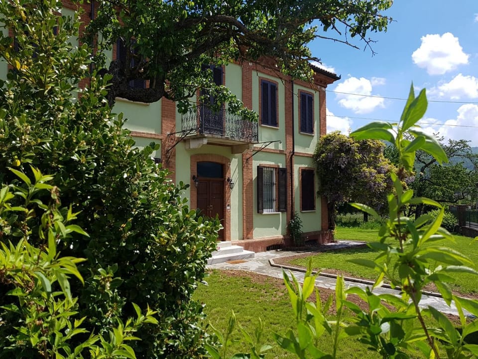 Facade/entrance, Garden