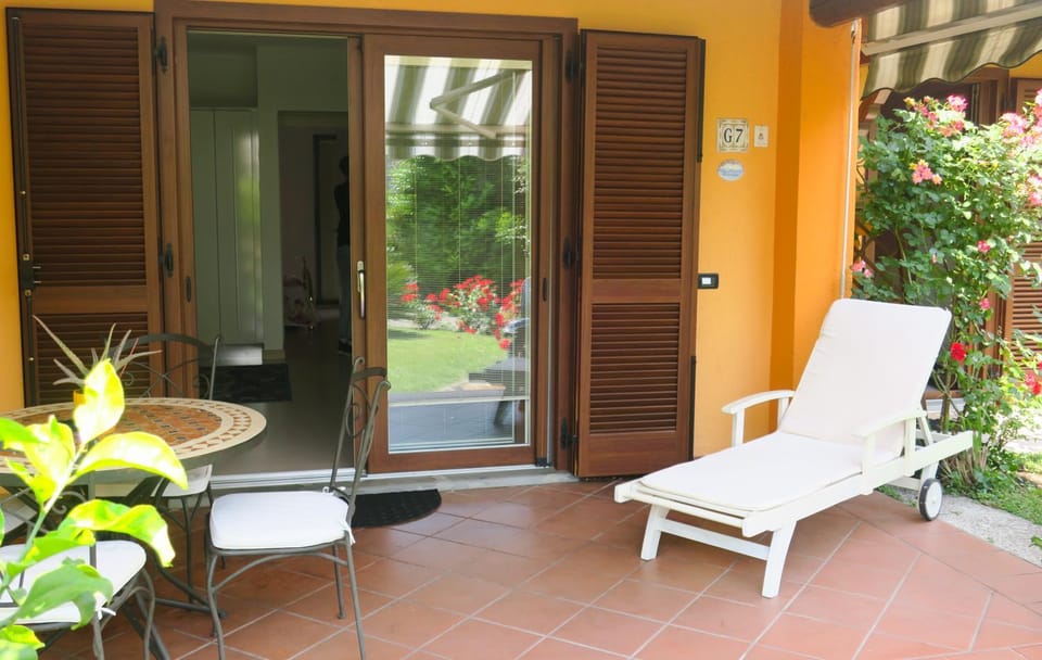 Patio, Facade/entrance, Garden view