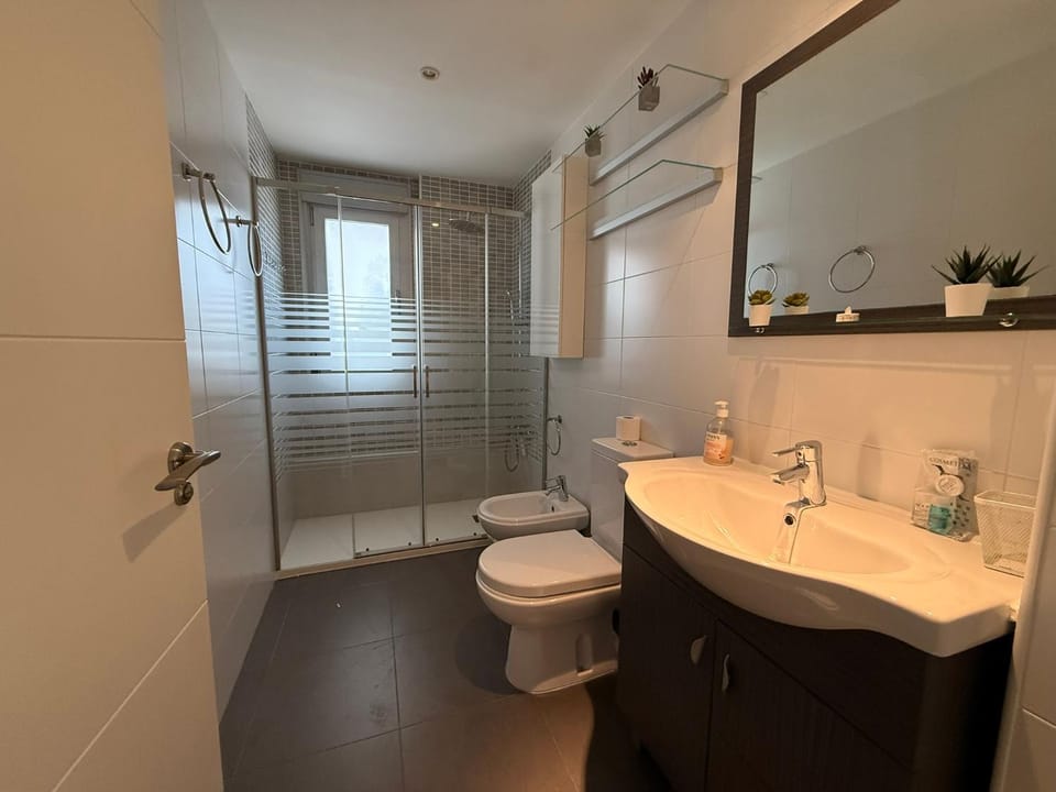 Shower, Toilet